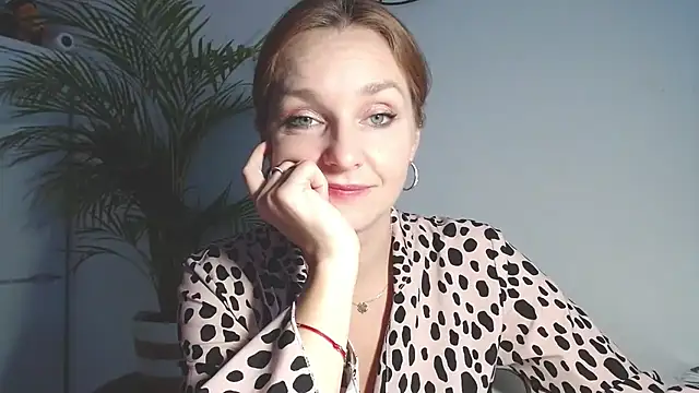 AliciaDesire live sex cam