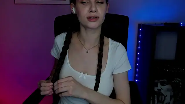 LuxMaya's cam snapshot