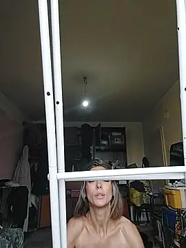 SheTheDeeevil's cam snapshot