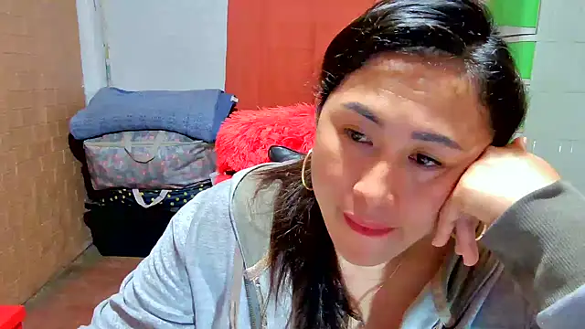 Ugly-Filipina live sex cam