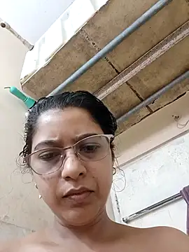 thanusi_2's cam snapshot