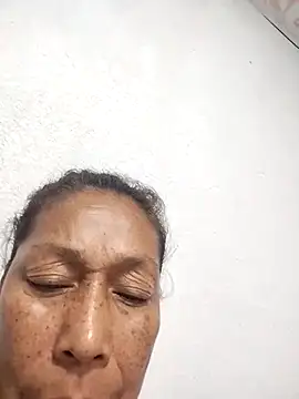 Naomi-Mature's cam snapshot