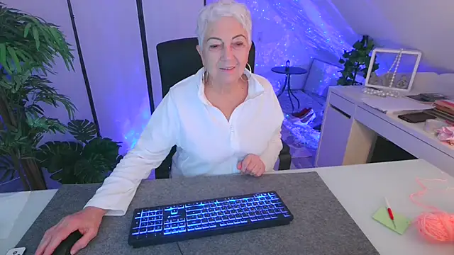 LovelyHelena's web cam