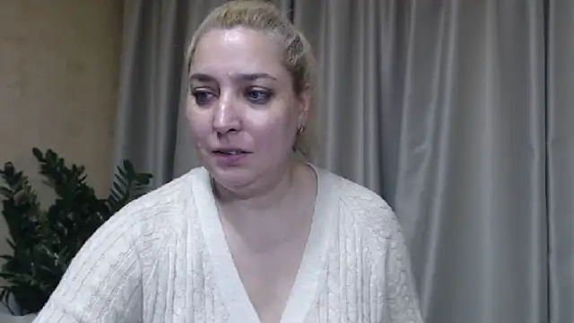 sweetpussy13's cam snapshot