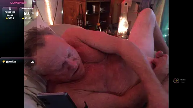 Pussyeat2please's cam snapshot