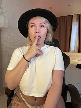 Charming_Daphny's cam snapshot