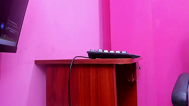 KeylaSquirtt_'s cam snapshot