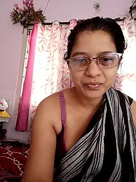 thanusi_2's cam snapshot