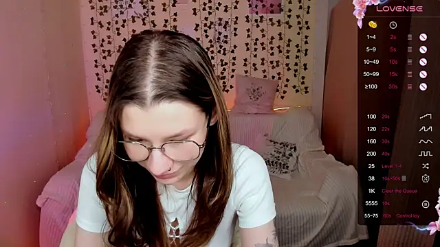 LinaBlossom_'s cam snapshot