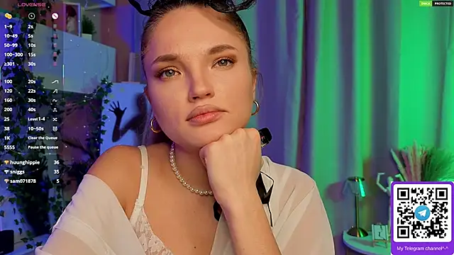 JulieLupo's cam snapshot