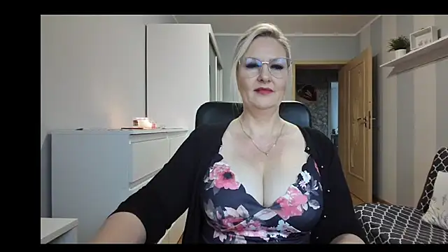 DianaLive's cam snapshot