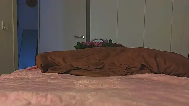 Lili_Roze_'s cam snapshot