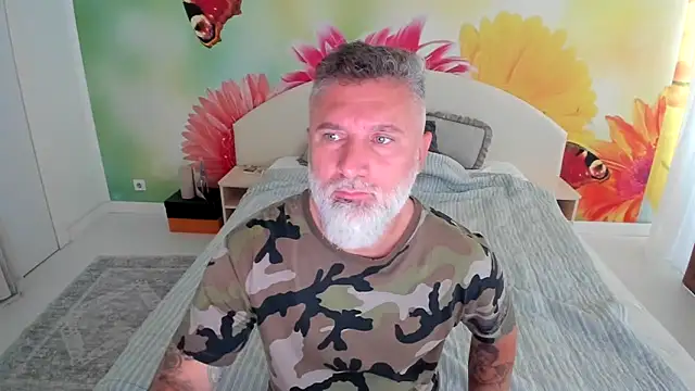 BlowMyXXL live sex cam