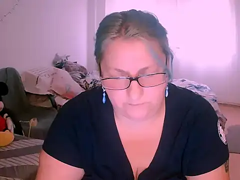 BlondyBigBoobs's cam snapshot