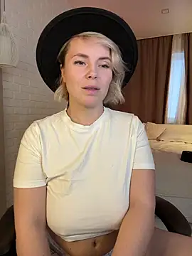 Charming_Daphny's cam snapshot