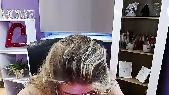 Zoey_Erotic's cam snapshot