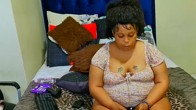 THESHORTQUEEN live sex cam