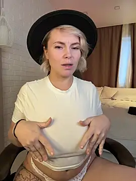 Charming_Daphny's cam snapshot