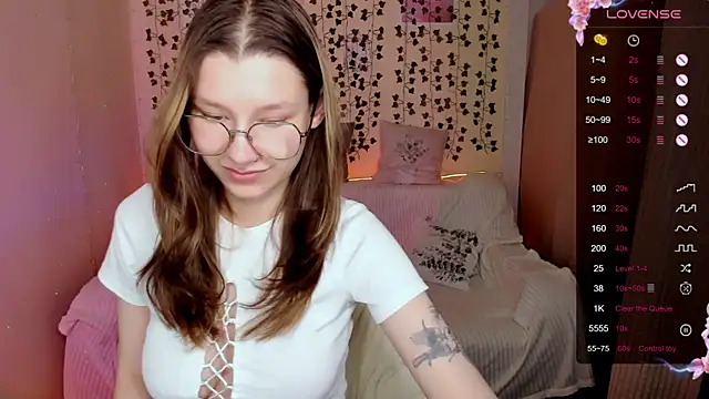 LinaBlossom_'s cam snapshot