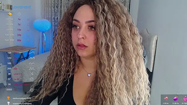 _Just_a_queen_3's cam snapshot