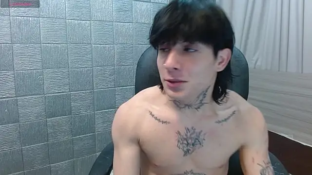 Iantwink18 live sex cam