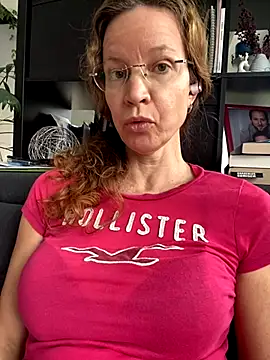 AnnikaRose live sex cam