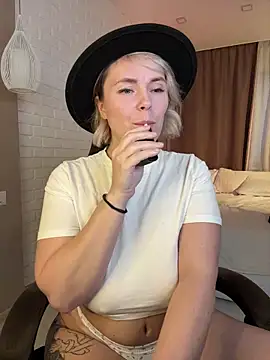 Charming_Daphny's cam snapshot