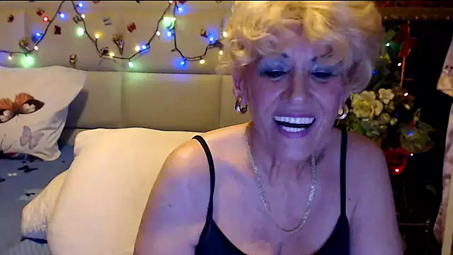 HappyWomanOn's cam snapshot