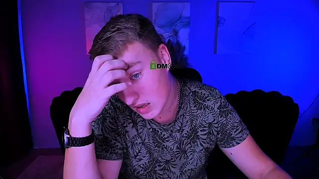 derek_hawk_'s cam snapshot