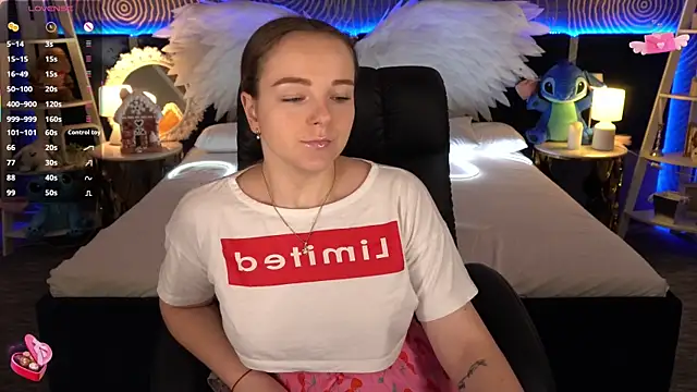 FoxyShy live sex cam