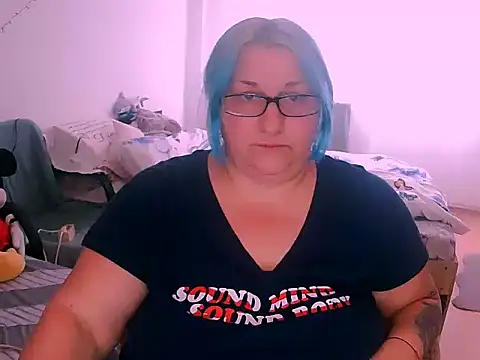 BlondyBigBoobs's cam snapshot