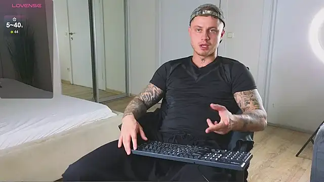 more__than__love's cam snapshot