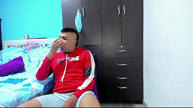 LazyandSniffer28's cam snapshot