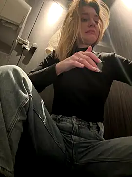 ValenciaShock live sex cam