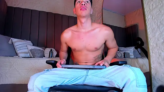 Benjamin_More live sex cam