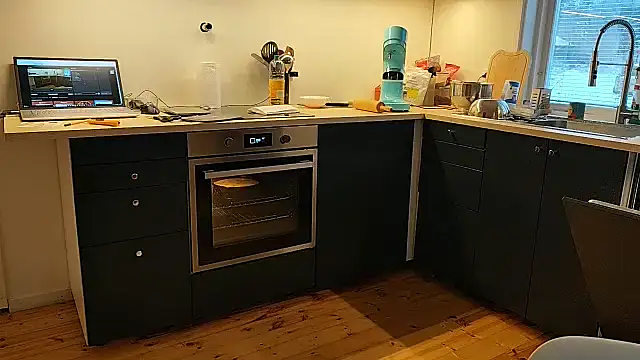 LucysSluttyHubby live sex cam