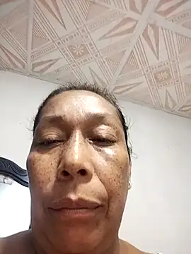 Naomi-Mature's cam snapshot