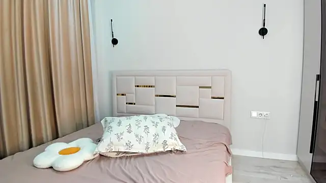 Lola_Peach live sex cam