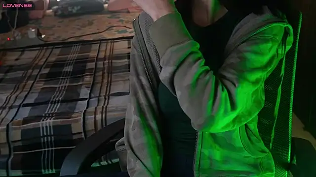 Misha-Malhotra live sex cam