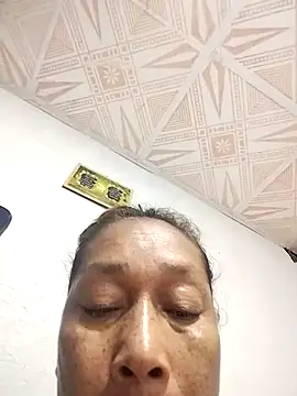 Naomi-Mature's cam snapshot