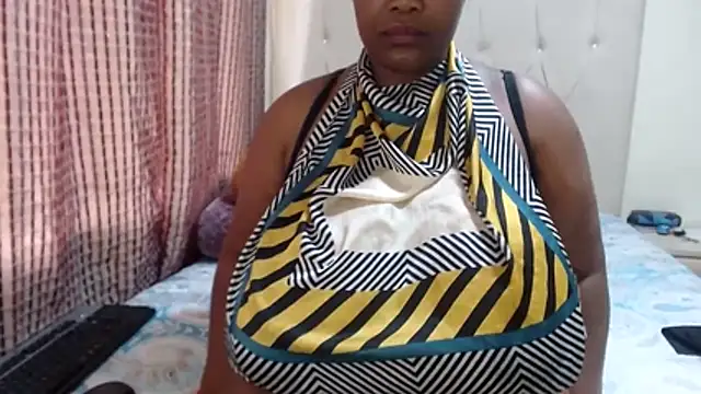 CHOCOLATEDARKBUSTYX's cam snapshot