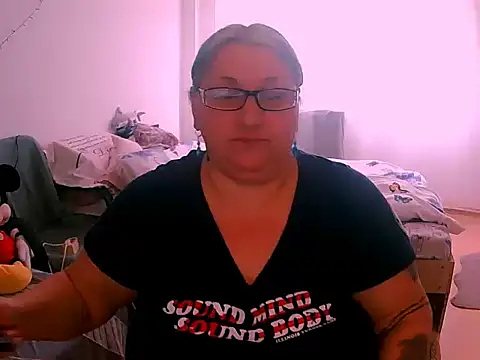 BlondyBigBoobs's cam snapshot