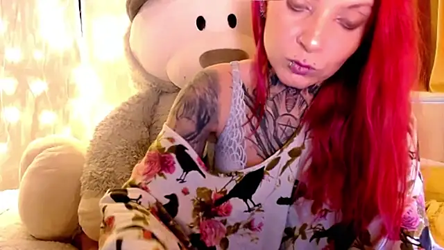 InesGold's cam snapshot