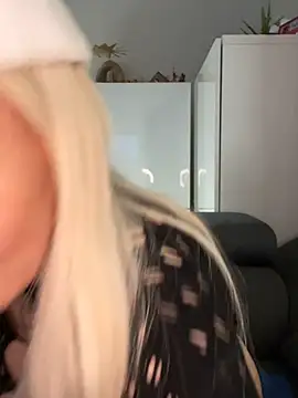 MIA-XXX live sex cam