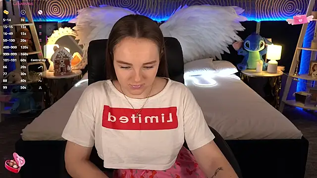 FoxyShy live sex cam