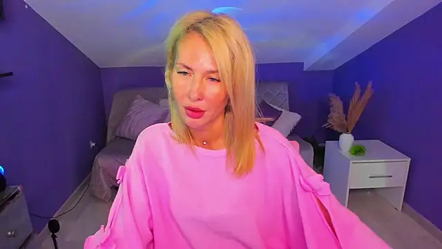 MadamMilly_'s cam snapshot