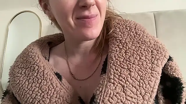 redheadrosie69's cam snapshot