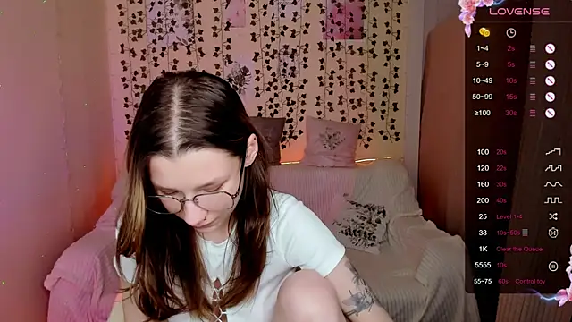 LinaBlossom_'s cam snapshot