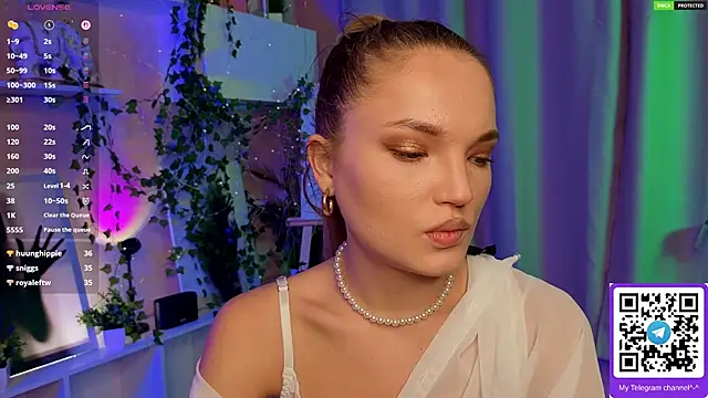 JulieLupo's cam snapshot