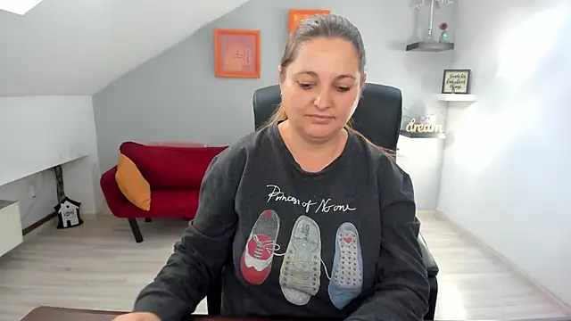 LollaGirl's cam snapshot